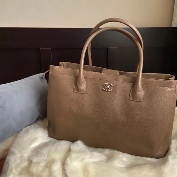 Chanel Cerf Executive Tote Bag - Picture 12 of 14